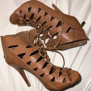 Women heels size 7.5.